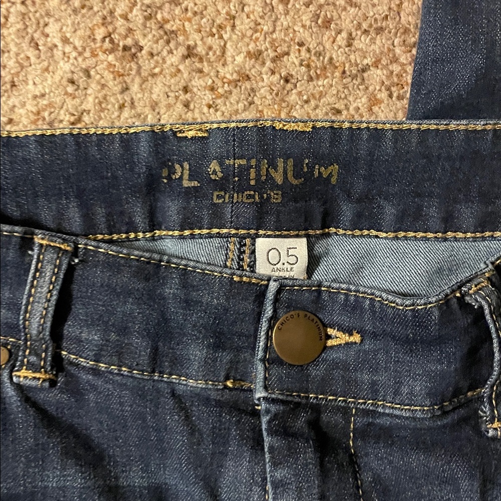 Chico’s Denim Jeans 0.5 ankle jeans inseam 28 size 6 like new - Picture 3 of 5